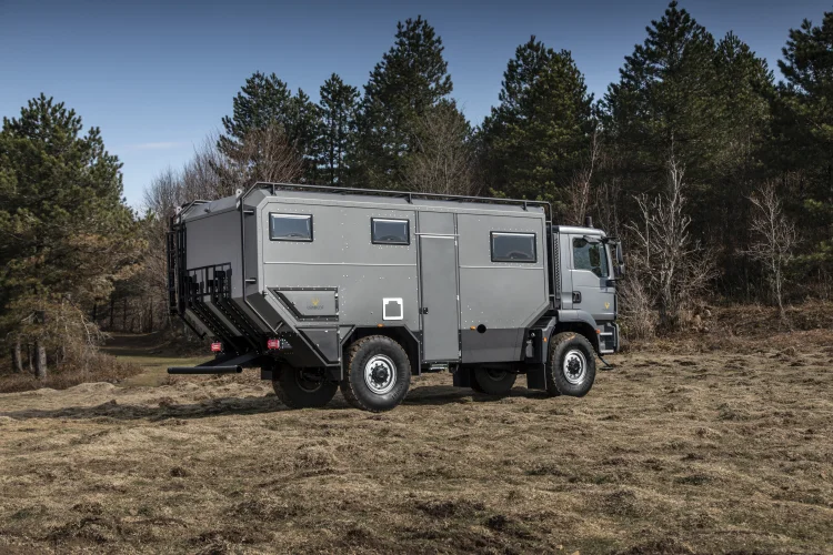 Crawler OTAG 830 — rear view off-road